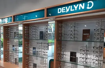 Portal omnicanal de retail y experiencia digital para clientes de Devlyn con programas de fidelización y atención personalizada.