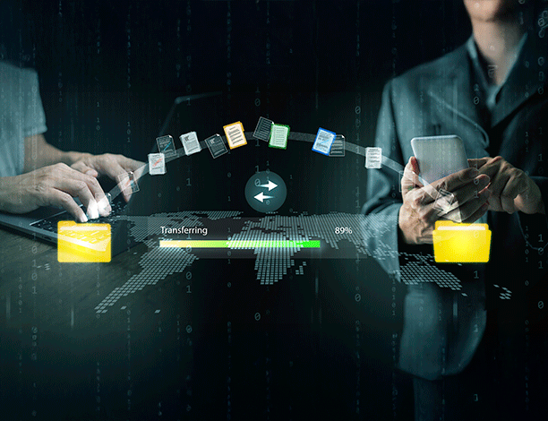 Plataforma multicloud para conectividad, balanceo y seguridad de aplicaciones distribuidas con gestión centralizada y automatización DevOps.